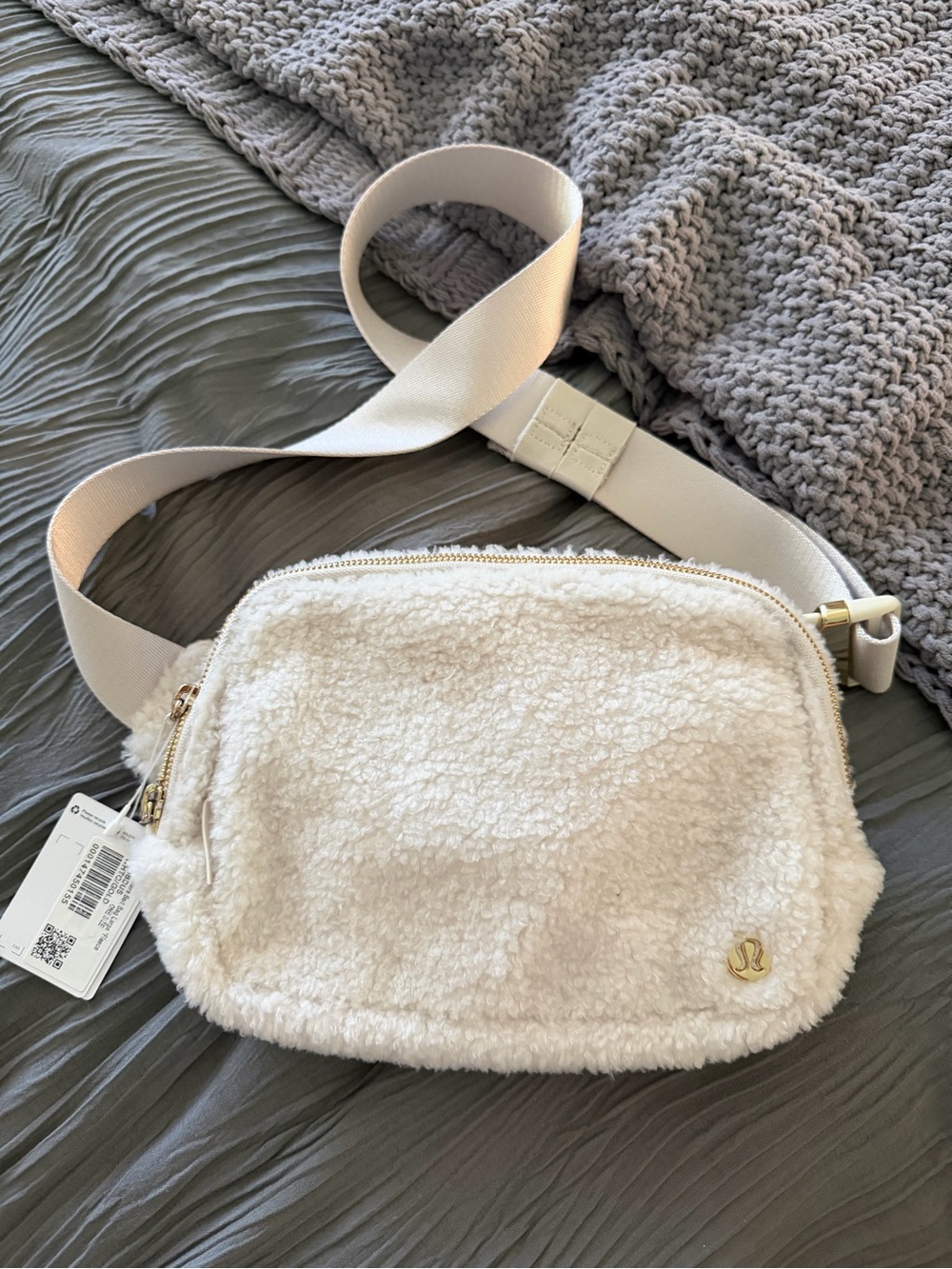 lululemon Large Everywhere Belt Bag White Fleece